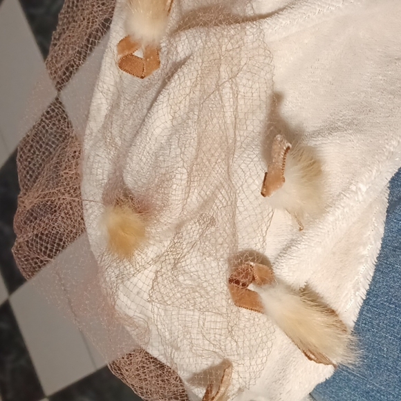 Vintage Set of 2 Net Veils, dark brown velvet bows and tear drops, tan velvet - Picture 6 of 11